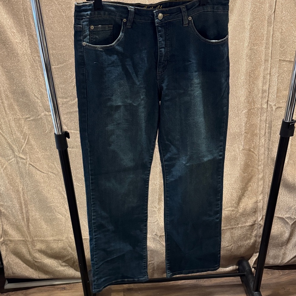 Bill Blass Wimen’s Deep Indigo Straight Jeans